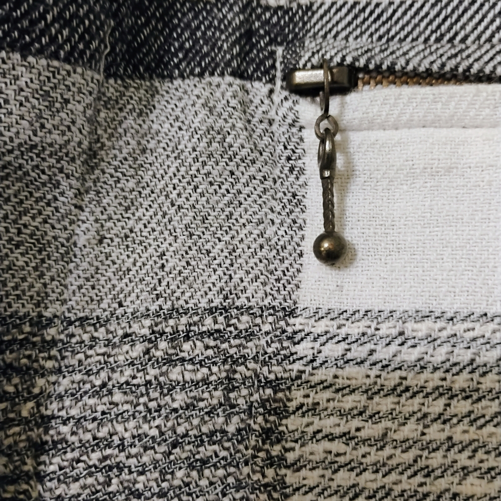Black and White Plaid Button-Up Shirt - Picture 6 of 9
